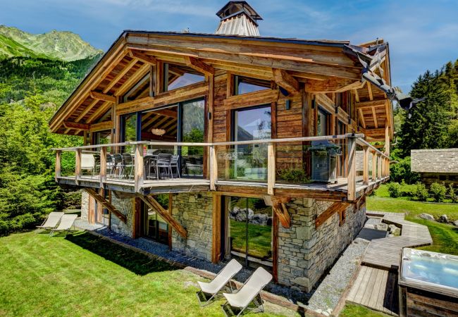 Chalet avec service d'entretien, 5 chambres et 5 sdb, avec piscine