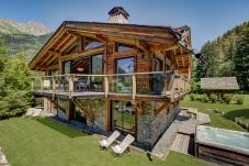 Chambres 1, 2 et 3 de Chalet Black Stone donnent sur le jardin 
