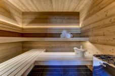 Chalet les Trois Soeurs a un grand sauna intérieur pour la relaxation avec chaleur profonde