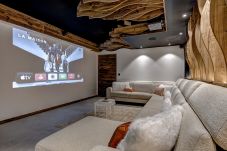 Chalet les Côtés du Lavancher a une salle de cinéma avec système audio.