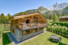 Chalet in Chamonix-Mont-Blanc - Black Wood