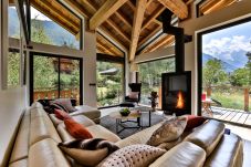 Chalet Black Squirrel has a luxurious lounge area with a log burner