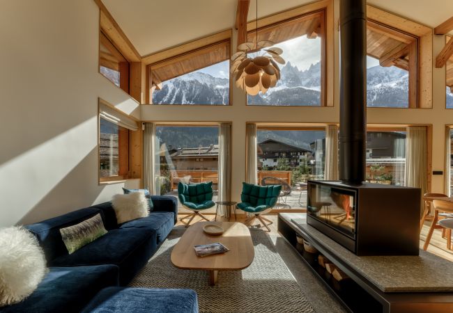 Double-sided log burner Chalet les Trois Soeurs has a double-sided log burner