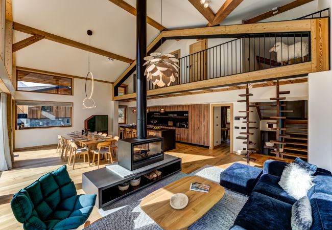 Vast double height living space Chalet les Trois Soeurs has a vast double height living space