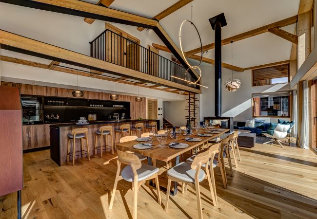 Dining table seating up to 12 people  Chalet les Trois Soeurs has a dining table seating up to 12 people