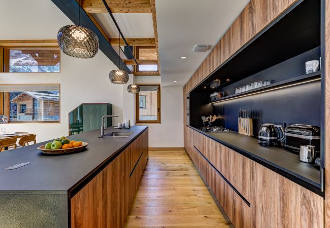 Generous storage and work space  The kitchen of Chalet les Trois Soeurs has generous storage and work space