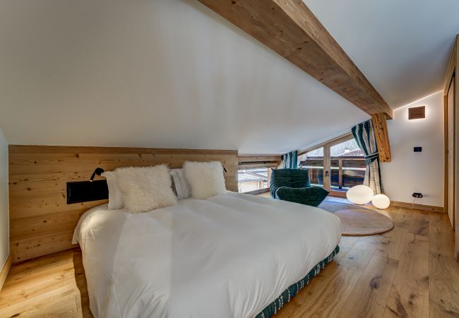 Bedroom 6, double room (low head height) Bedroom 6 of Chalet les Trois Soeurs is a double room (low head height)