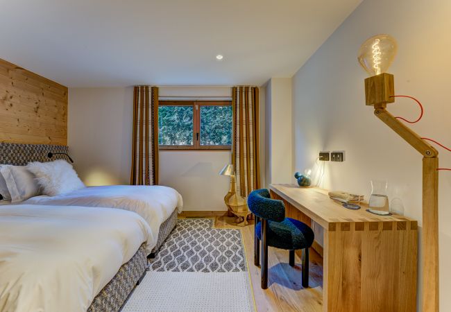 Bedroom 4, flexible double or twin room Bedroom 4 of Chalet les Trois Soeurs is a  flexible double or twin room