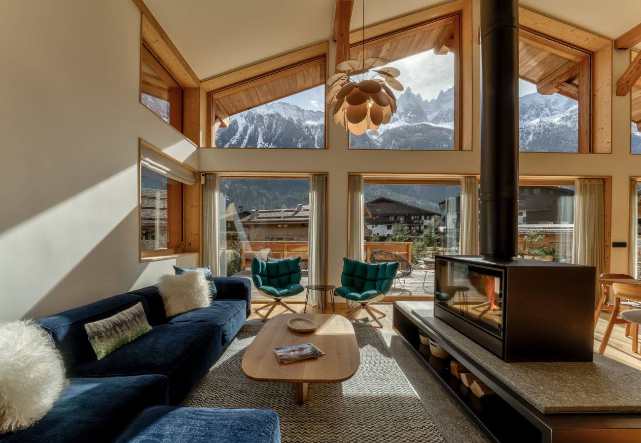 Double-sided log burner Chalet les Trois Soeurs has a double-sided log burner