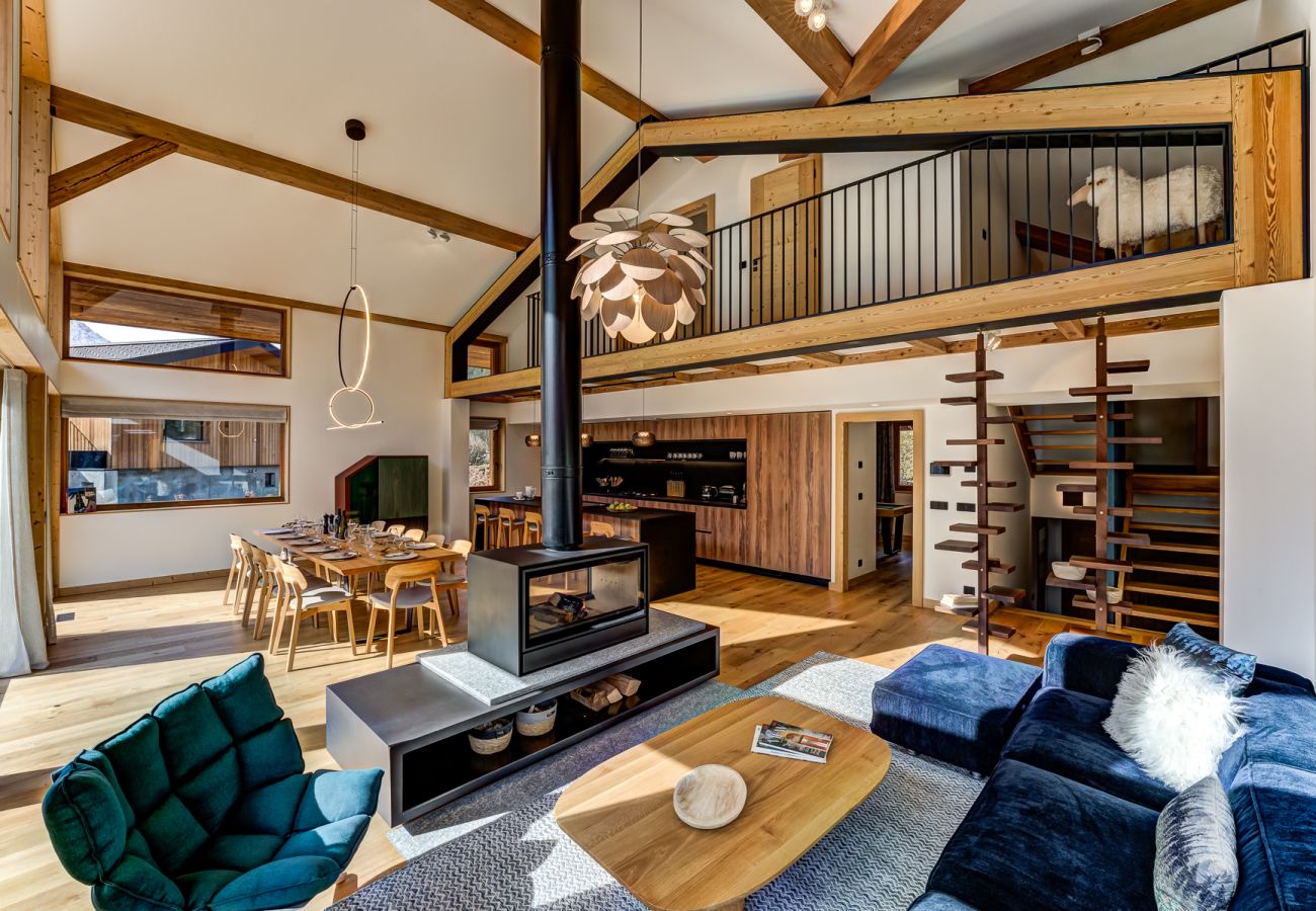 Vast double height living space Chalet les Trois Soeurs has a vast double height living space