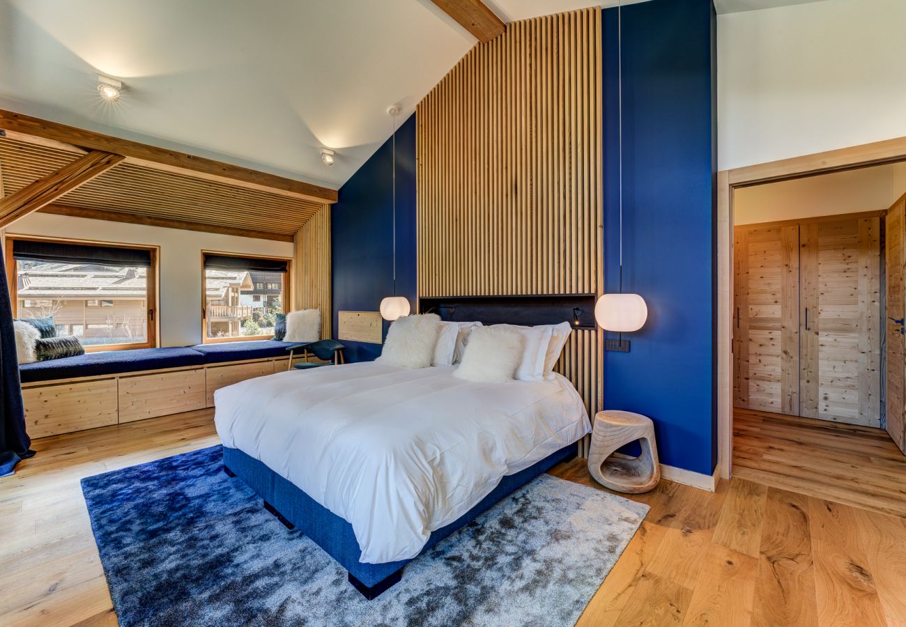 6 bedrooms sleeping 10-12 people  (Bedroom 1 shown) Chalet les Trois Soeurs has 6 bedrooms sleeping 10-12 people