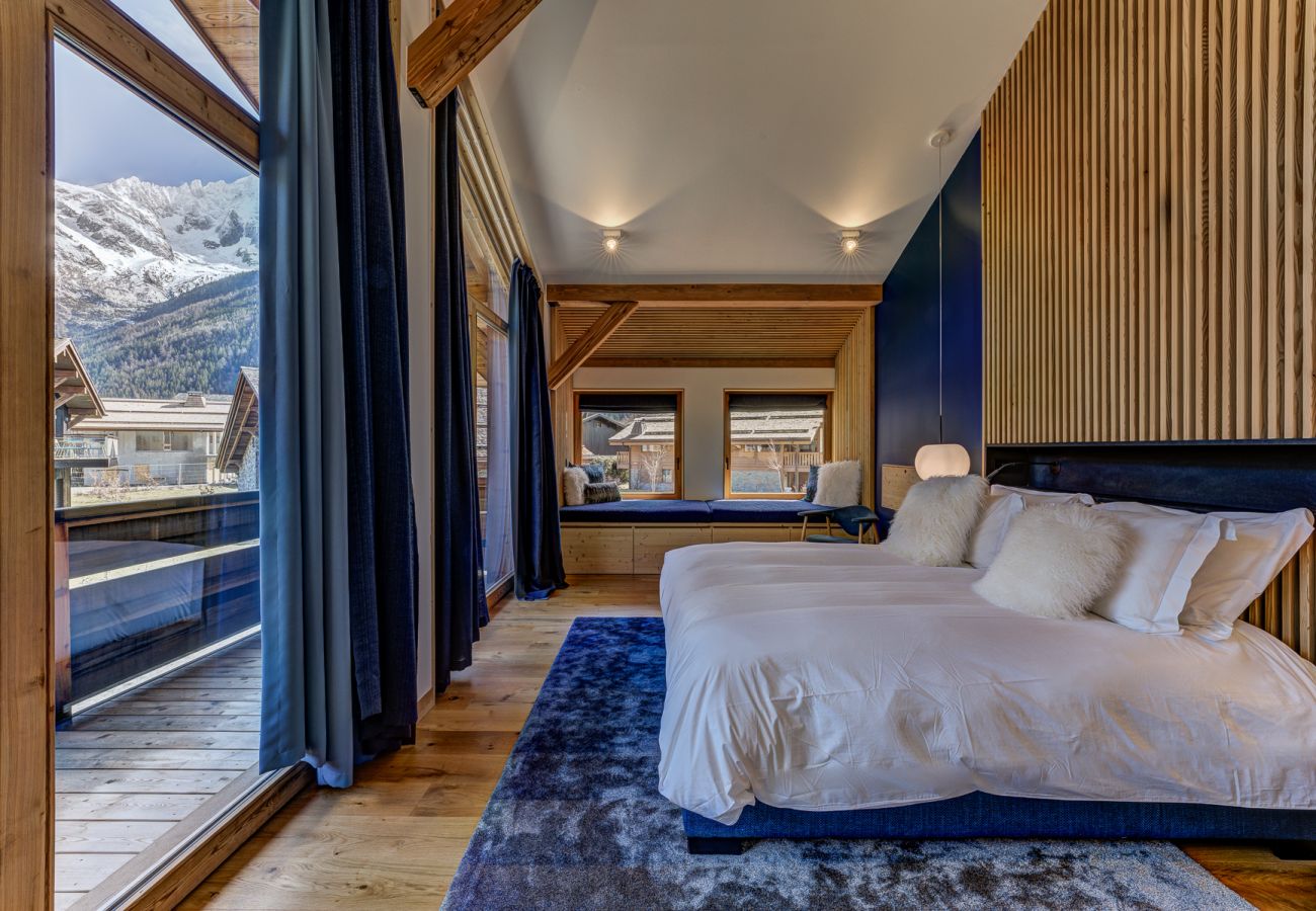 Bedroom 1, master suite with dressing area and bathroom Bedroom 1 of Chalet les Trois Soeurs is a master suite with dressing area and bathroom