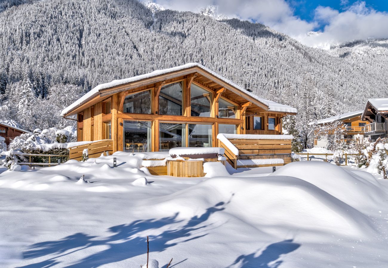 Quiet location whilst Chamonix town centre walkable Chalet les Trois Soeurs has a quiet location whilst being walkable to Chamonix town centre