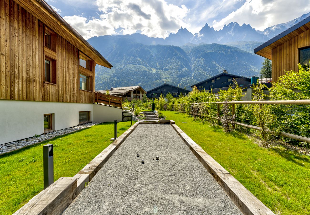 A game of petanque is fun for all ages! A game of petanque at Chalet les Trois Soeurs is fun for all ages!