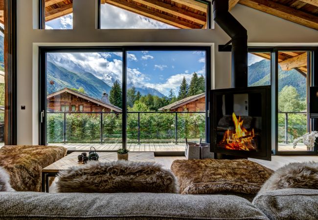 Comfortable sofas with a scenic outlook Chalet Black Pearl has comfortable seating with a scenic outlook
