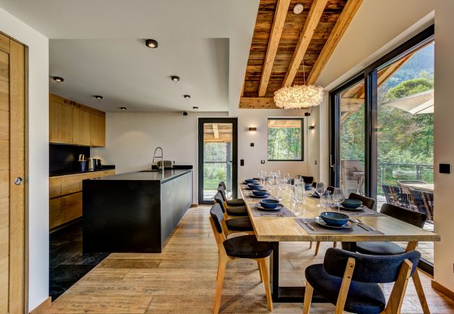 Kitchen with stone worktops and walk-in pantry  Chalet Black Pearl has a kitchen with stone worktops and a walk-in pantry