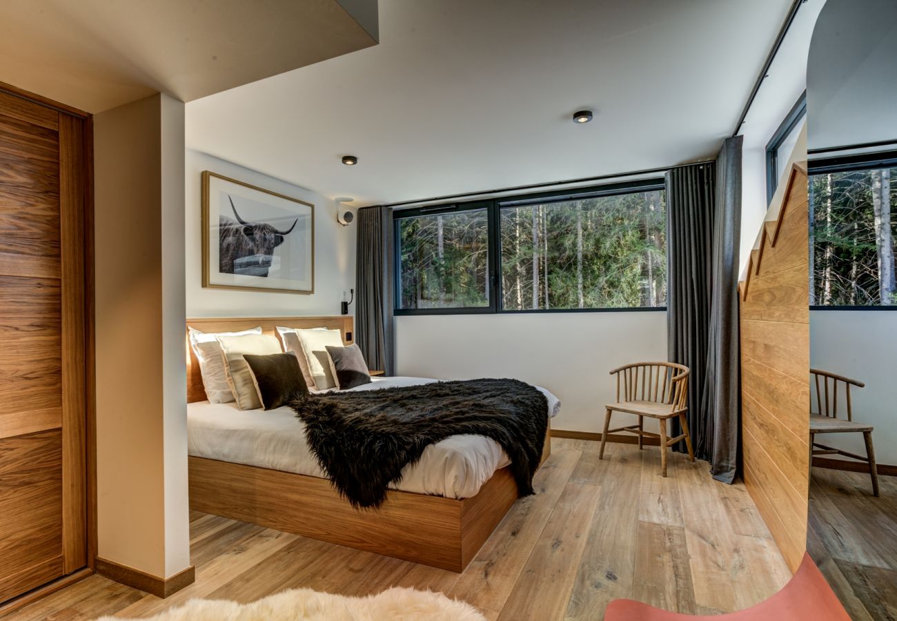 5 bedrooms sleeping up to 12 people  (Bedroom 1 shown)   Chalet Black Pearl has 5 bedrooms sleeping up to 12 people