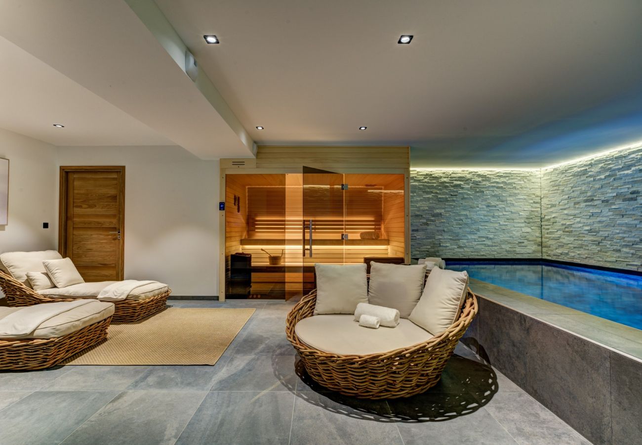 Wellness area with sauna and swimming pool Chalet Black Pearl has a wellness area with a sauna and a swimming pool