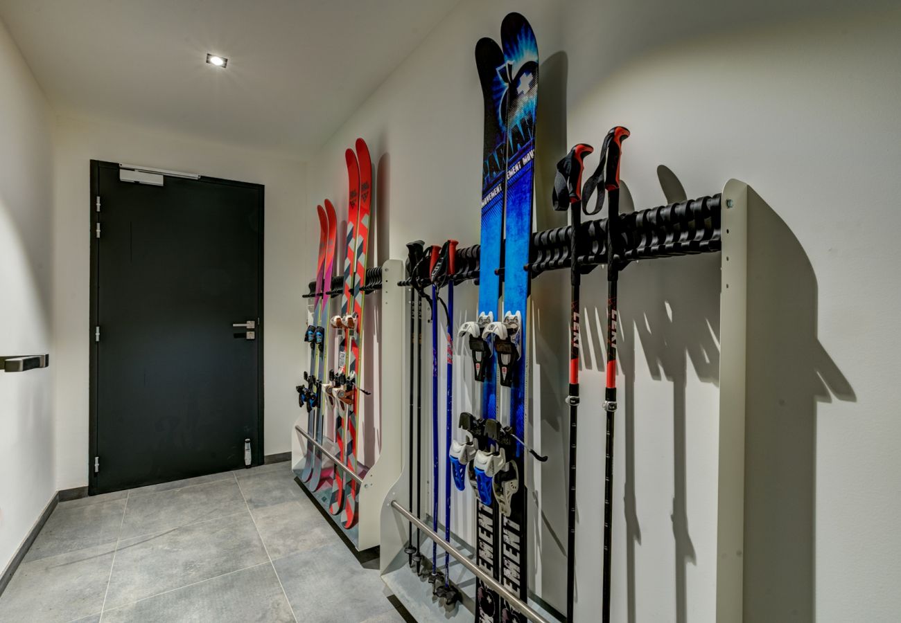 Boot room with storage for equipment Chalet Black Pearl has a boot room with storage for equipment