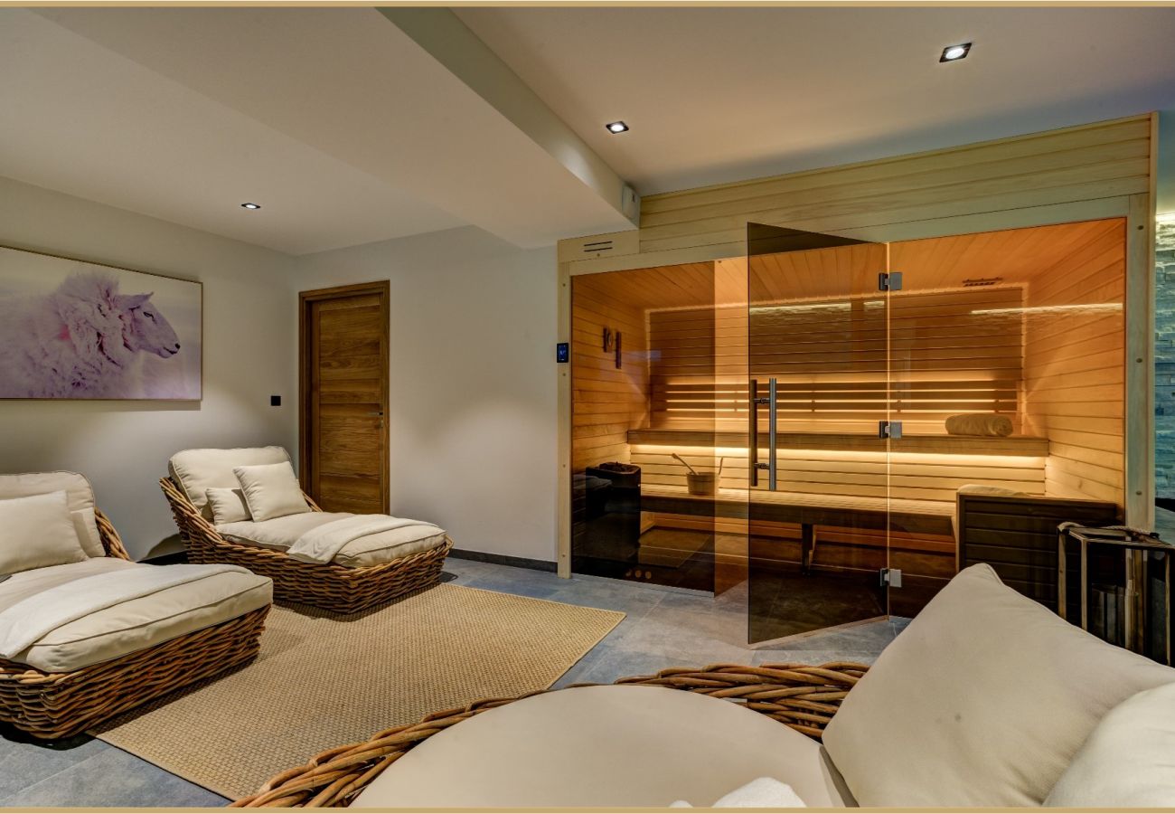 Large sauna for deep heat relaxation   Chalet Black Pearl has a large sauna for deep heat relaxation