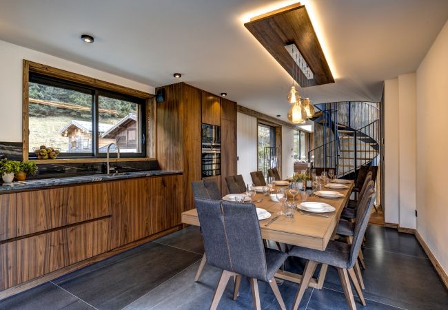 Dining table seating up to 12 people Chalet les Côtés du Lavancher has a dining table seating up to 12 people.