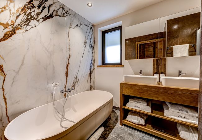 Beautiful ensuite to Bedroom 1 with stand alone bath Chalet les Côtés du Lavancher  has a beautiful ensuite to Bedroom 1 with a stand alone bath.