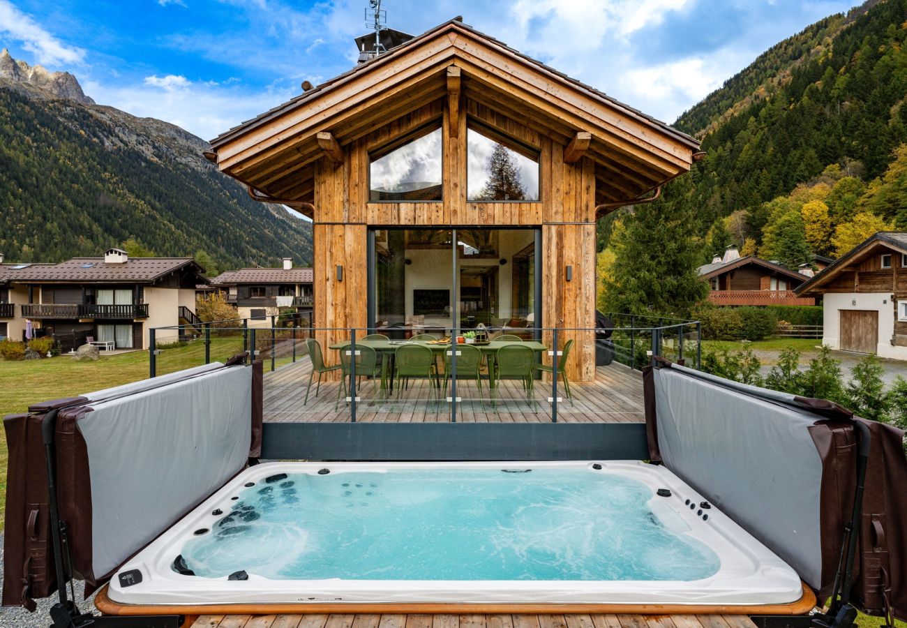 Swim Spa and large balcony at the front of the chalet Chalet les Côtés du Lavancher has a Swim Spa and large balcony at the front of the chalet.
