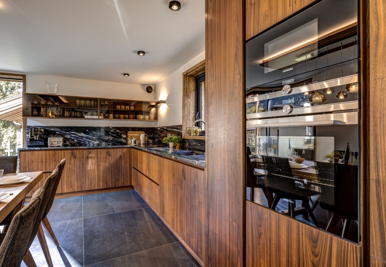 Quality appliances and stone worktops Chalet les Côtés du Lavancher has quality appliances and stone worktops in the kitchen.