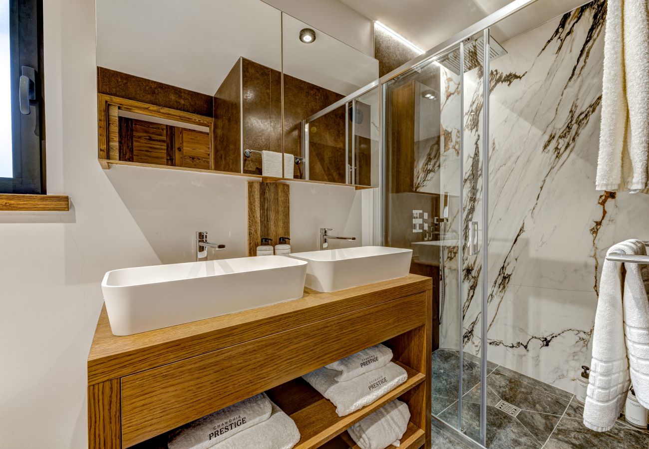 Bedroom 1 ensuite with twin basins and shower, separate WC Bedroom 1 of Chalet les Côtés du Lavancher  is an ensuite with twin basins and a shower, separate WC.