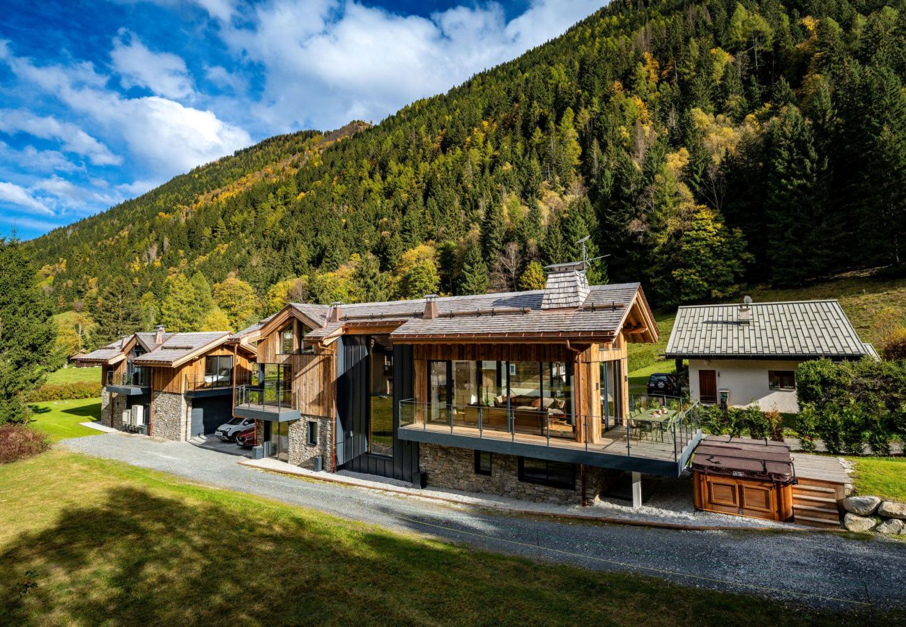 Chalet les Côtés du Lavancher Chalet les Côtés du Lavancher is being launched with Mountain Base's Chamonix Prestige range for New Year 2024.